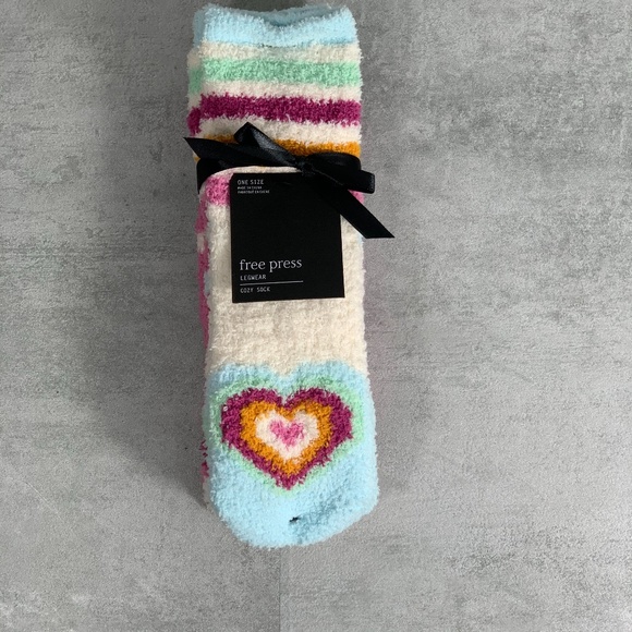 3/$20 Free Press 2 Pair Fuzzy Socks SZ 6-10.5 - Picture 1 of 7